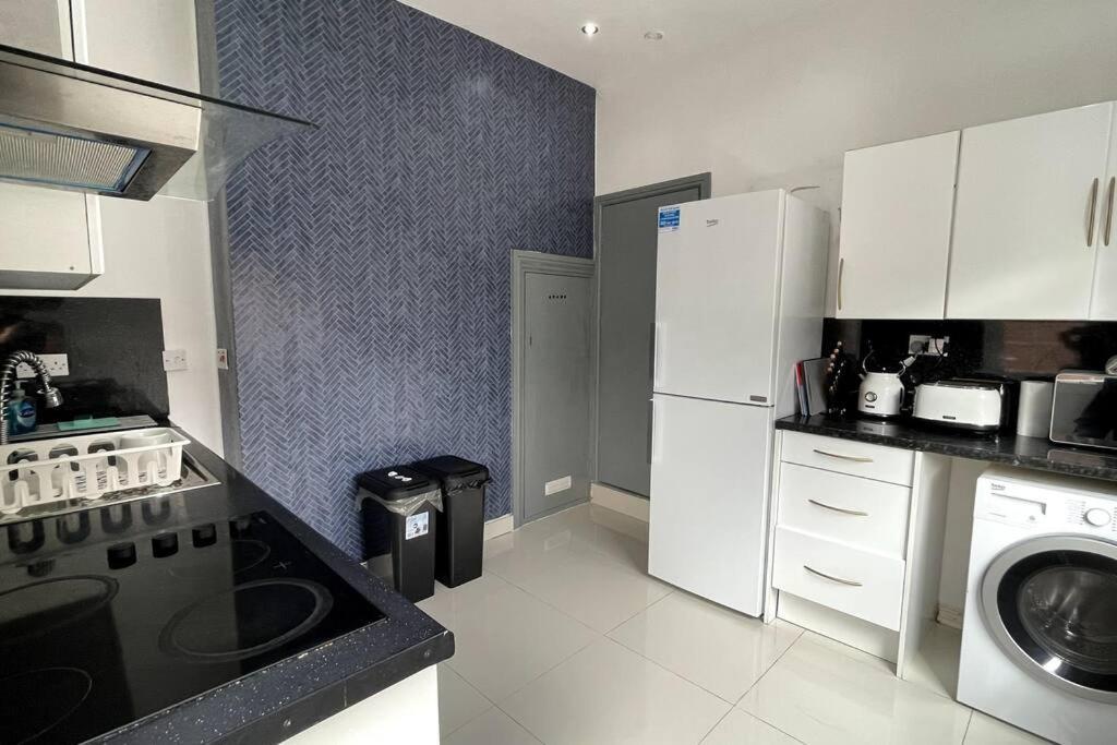 Luxury 2 Bed Duplex Apartment By Yo Room! - Leicester City- Free Parking 외부 사진