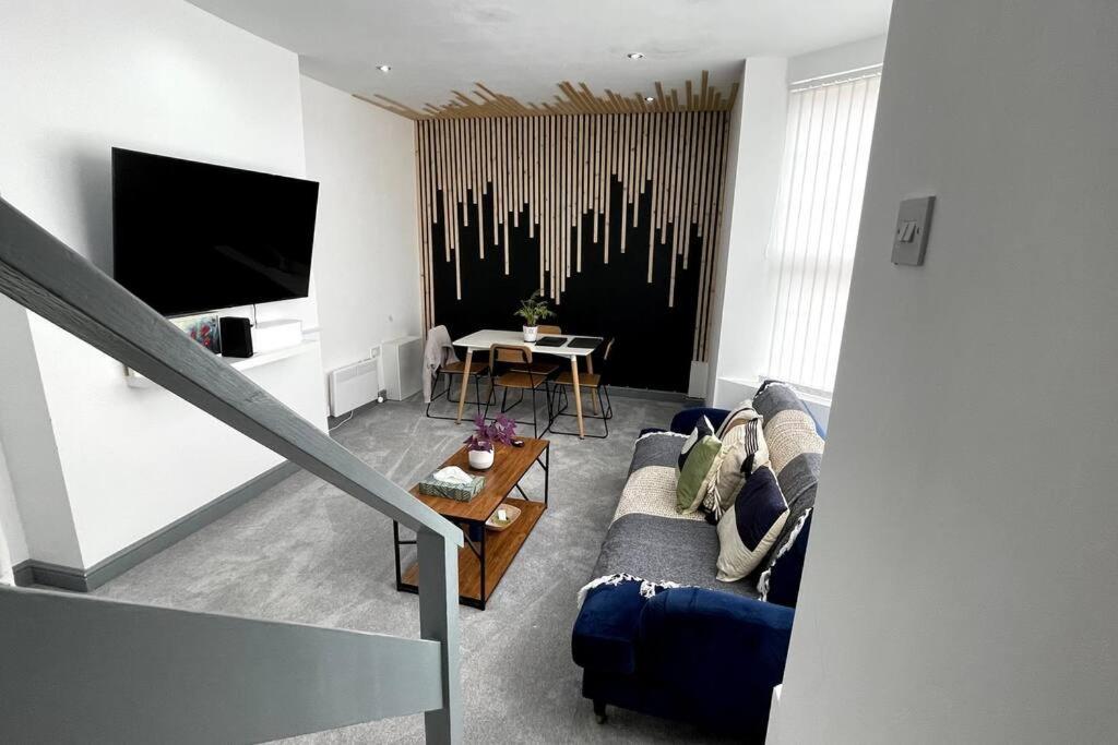 Luxury 2 Bed Duplex Apartment By Yo Room! - Leicester City- Free Parking 외부 사진