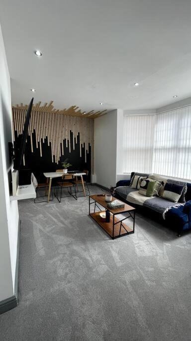 Luxury 2 Bed Duplex Apartment By Yo Room! - Leicester City- Free Parking 외부 사진