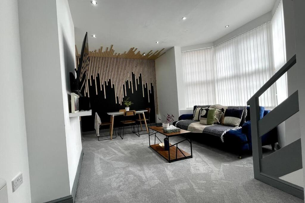 Luxury 2 Bed Duplex Apartment By Yo Room! - Leicester City- Free Parking 외부 사진