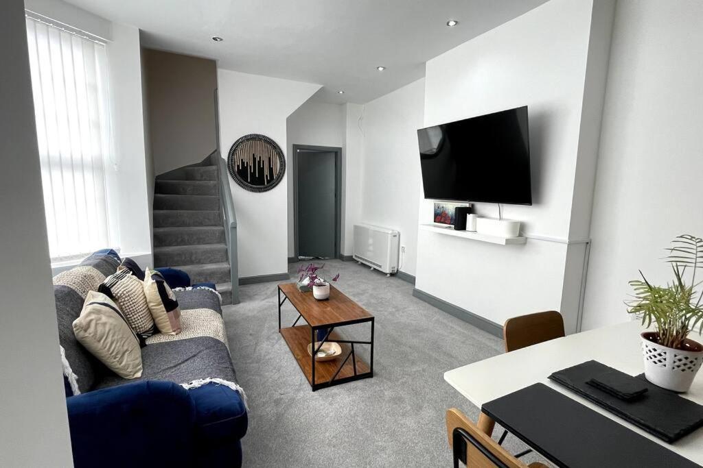 Luxury 2 Bed Duplex Apartment By Yo Room! - Leicester City- Free Parking 외부 사진