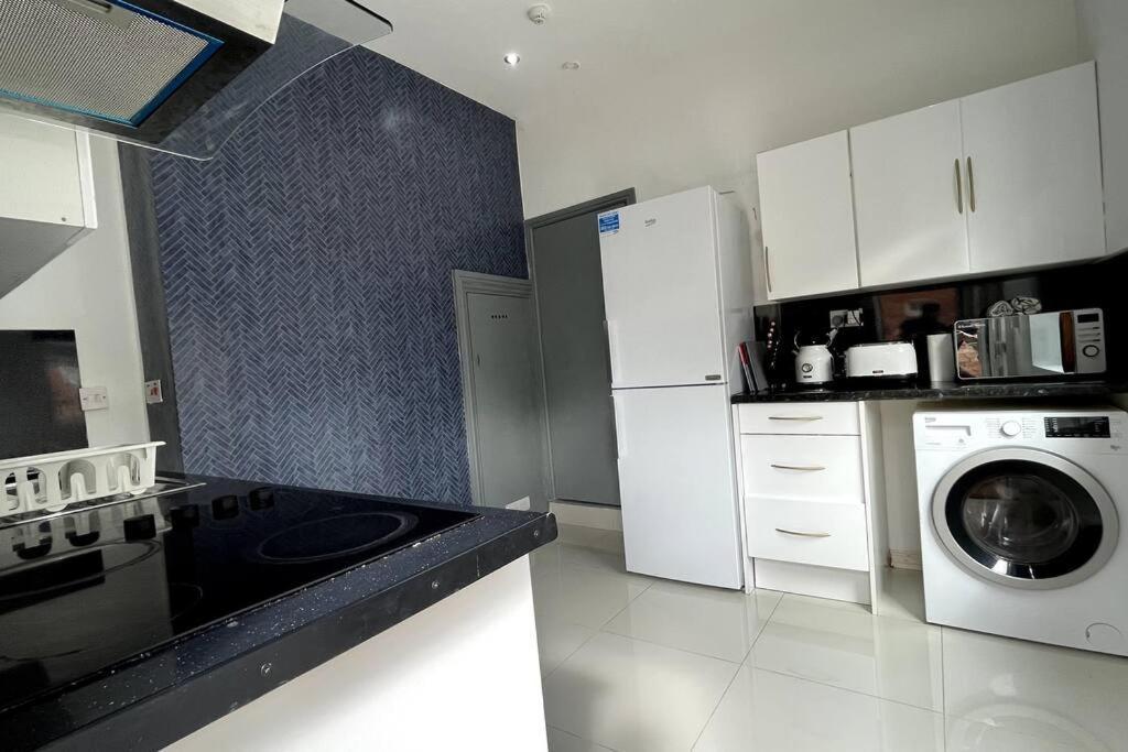 Luxury 2 Bed Duplex Apartment By Yo Room! - Leicester City- Free Parking 외부 사진