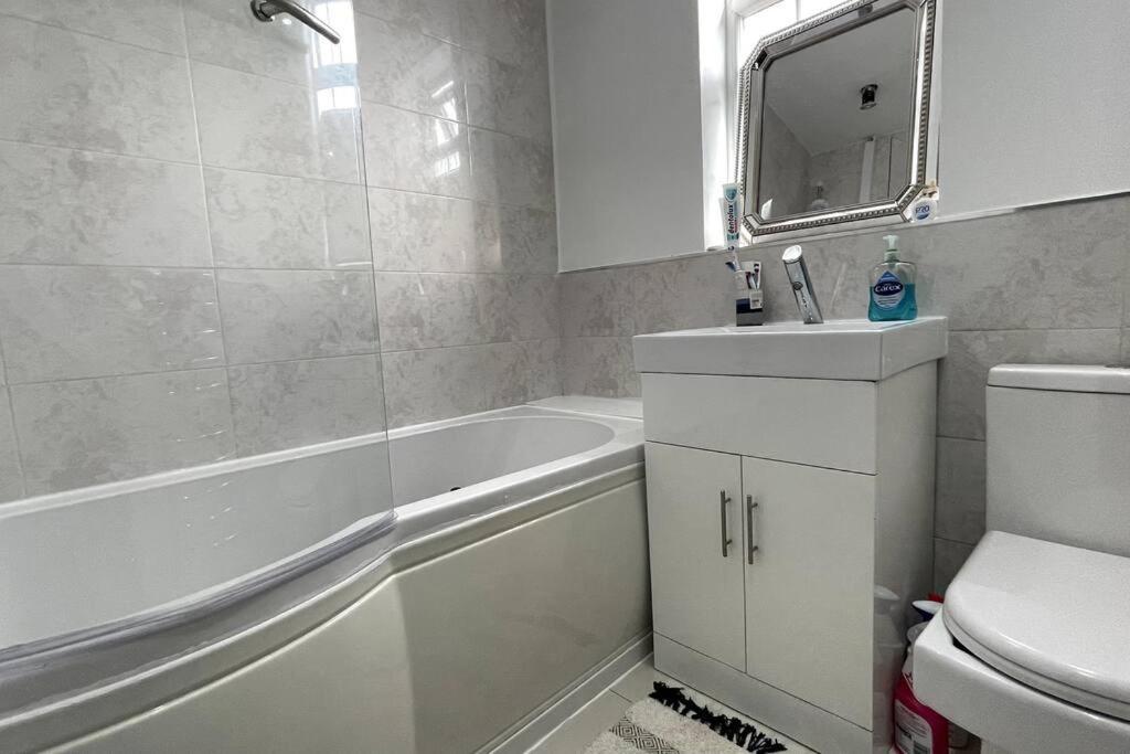 Luxury 2 Bed Duplex Apartment By Yo Room! - Leicester City- Free Parking 외부 사진