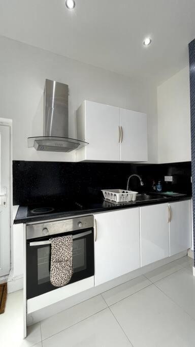 Luxury 2 Bed Duplex Apartment By Yo Room! - Leicester City- Free Parking 외부 사진