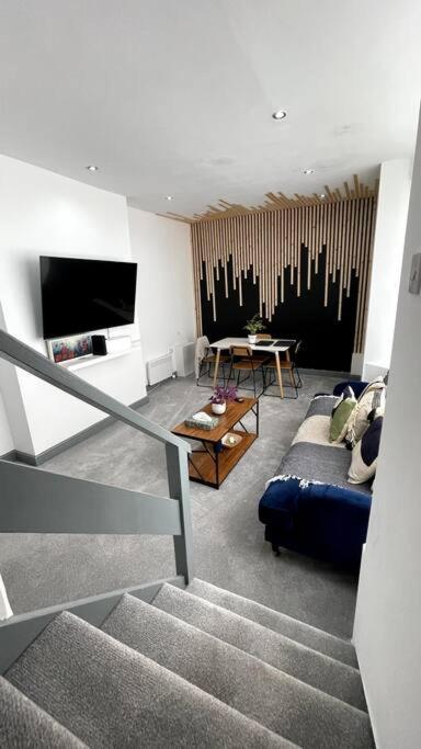Luxury 2 Bed Duplex Apartment By Yo Room! - Leicester City- Free Parking 외부 사진