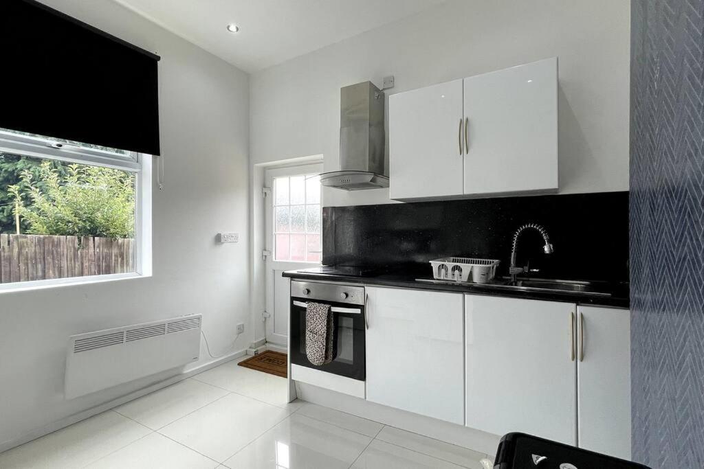 Luxury 2 Bed Duplex Apartment By Yo Room! - Leicester City- Free Parking 외부 사진