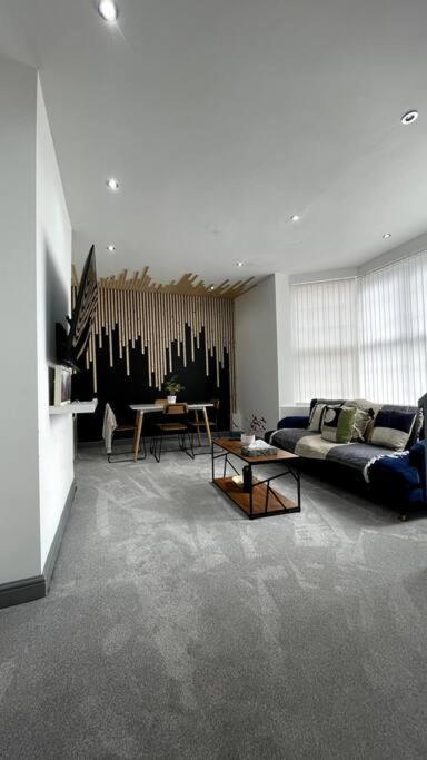 Luxury 2 Bed Duplex Apartment By Yo Room! - Leicester City- Free Parking 외부 사진